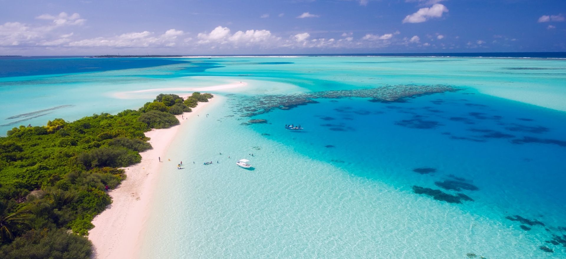 A stunning tropical scene of The Maldives, ideal for a luxury Christmas getaway by private jet charter.